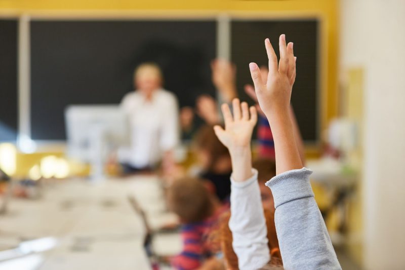 Actualmente, el término ha ido evolucionando, desde las primeras investigaciones que lo asociaban a un elevado rendimiento académico y más tarde a un alto Cociente Intelectual (CI), hasta nuestros días, cuando se define como un potencial a desarrollar que posee un niño o una niña desde una edad temprana.